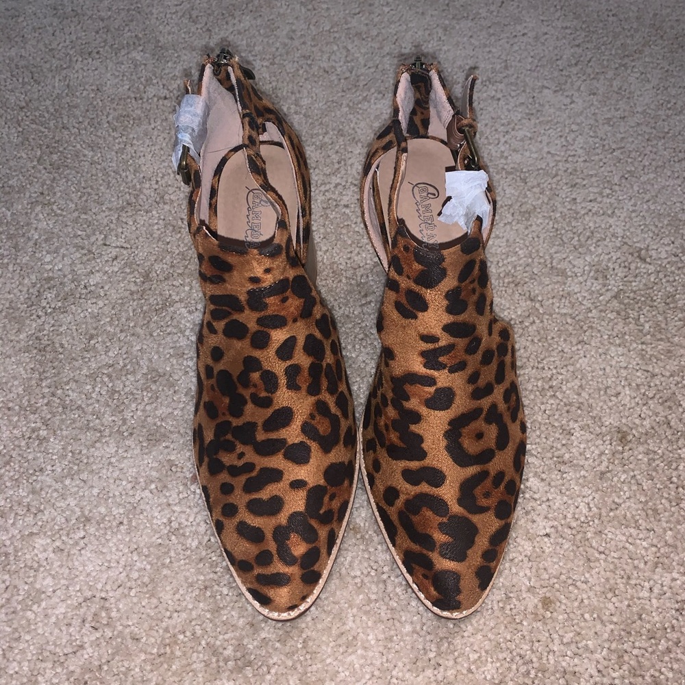 *BRAND NEW & NEVER WORN* cheetah booties!
